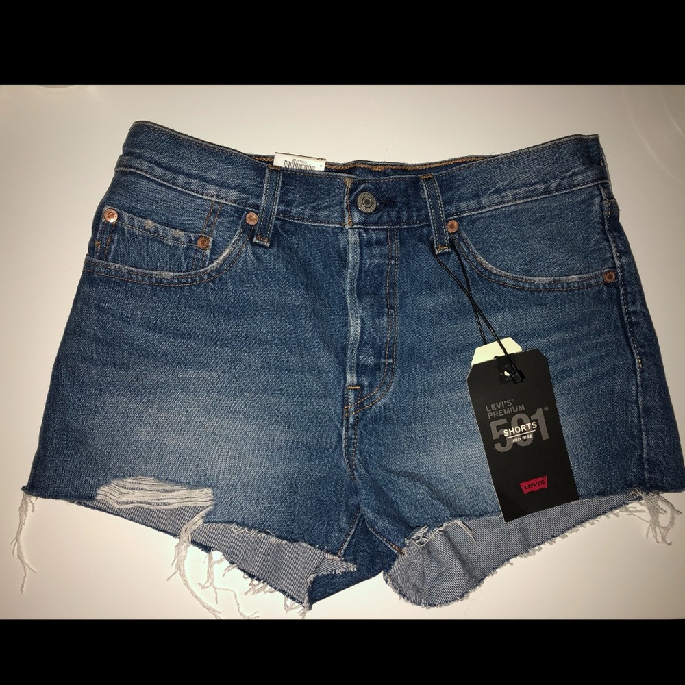 LEVI 501 Shorts. Never worn. Tag attached.